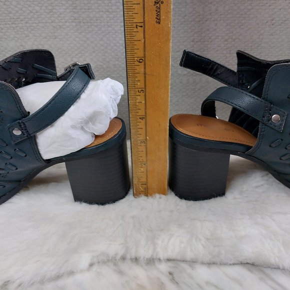 Maurices Women's Grey Woven Slip On High Heels Sandals Size: 8 - Picture 7 of 9